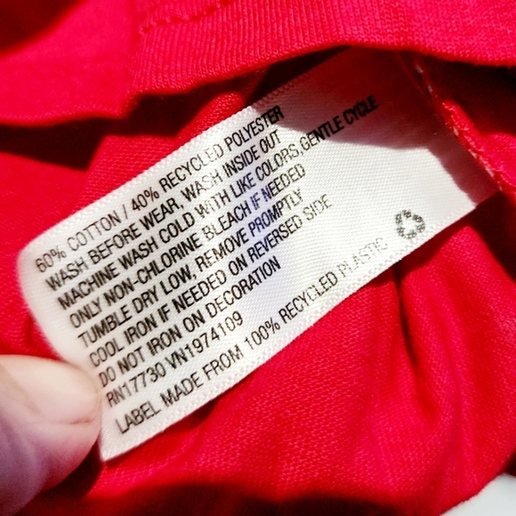 NWT Feliz Navidad Red Long Sleeve Graphic Tee Girl's XXL (18) Christmas Holiday - Picture 5 of 7